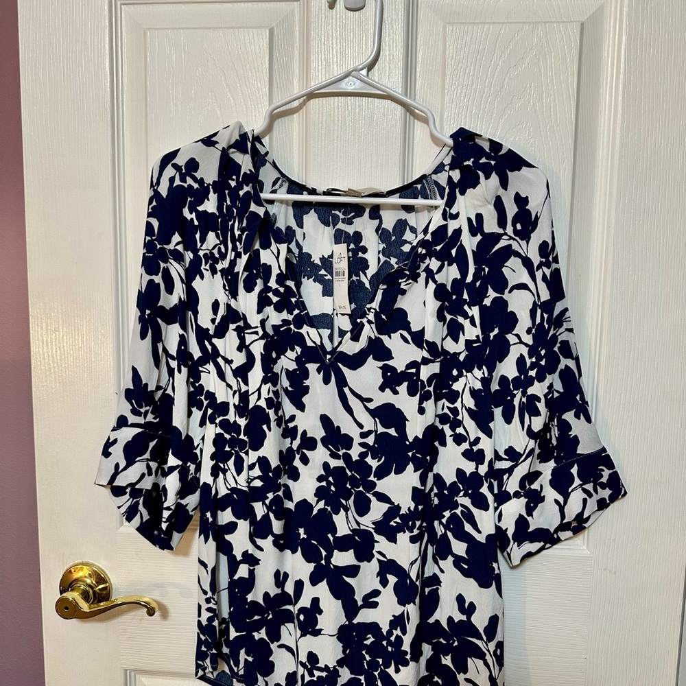 LOFT Women's White and Navy Floral Blouse New With Tags Size Large - Picture 2 of 3